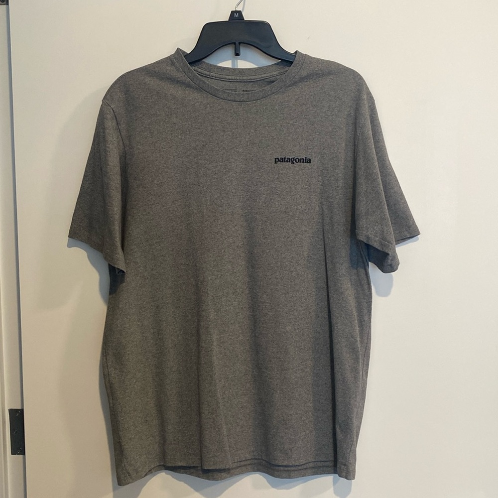 Patagonia M’s P-6 Logo Responsibiliti-Tee. Size: Medium, Color: Gravel Heather - Picture 2 of 4
